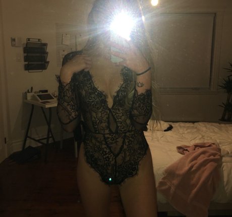 Momolit0 pornstar naked pics