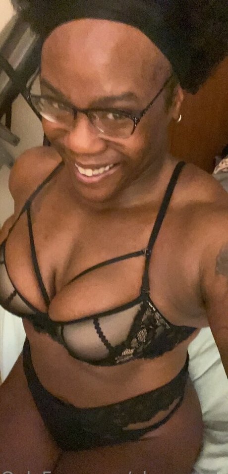 ebonyglutes01 hot actress pic