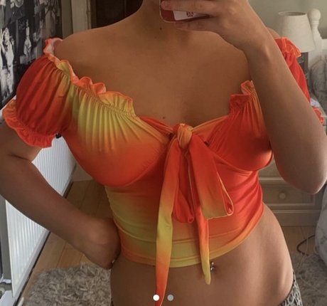 tiny tits onlyfans beautiful naked pics