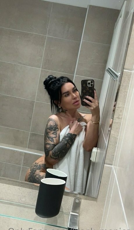 black monica beautiful actress pictures