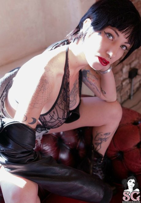 Glacialuz naked pornstar image