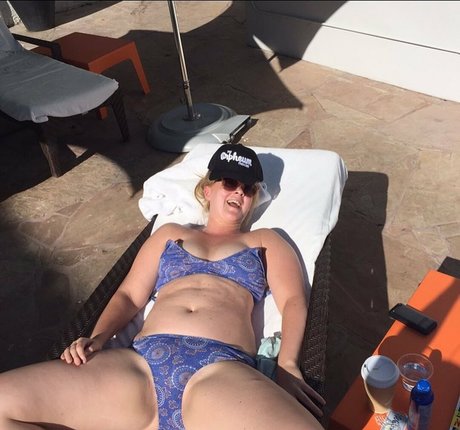Amy Schumer naked actress galleries