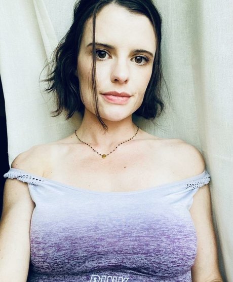 casual lies model free photo