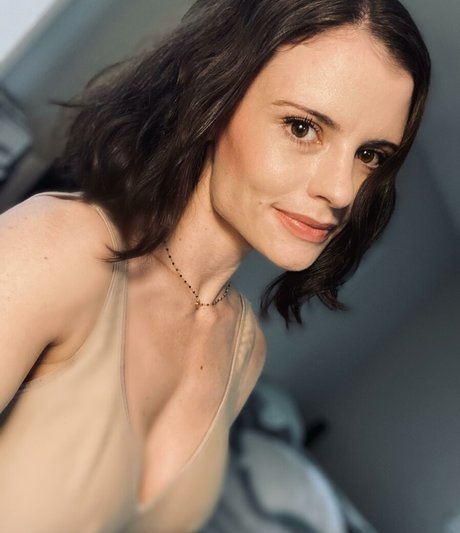 casual lies star hot image