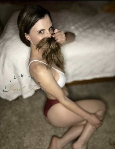 casual lies model perfect pic