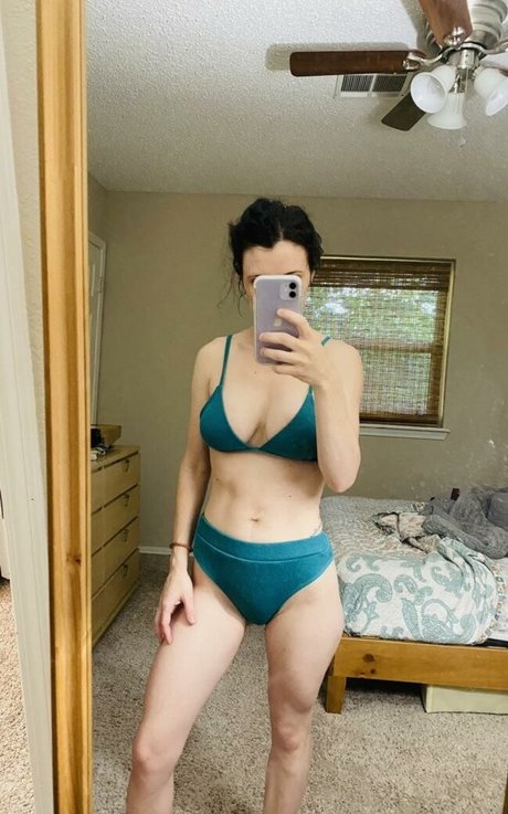 casual lies model pornographic images