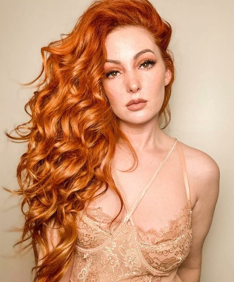 Nicole Simone star best picture