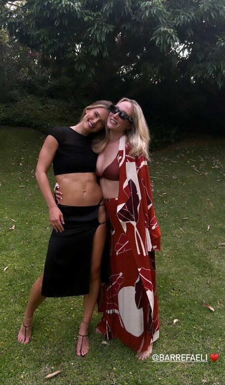 Bar Refaeli nice star img