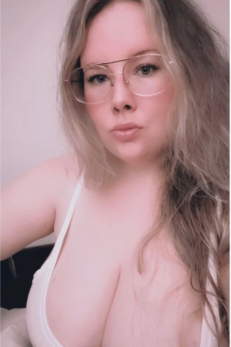 Traycee sexy model pic