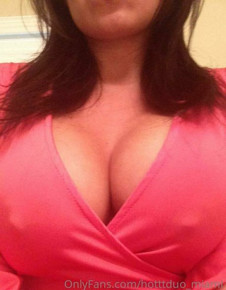 hotttduo1 hot model image