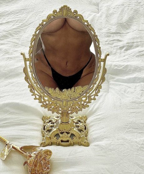 dollycastro star picture