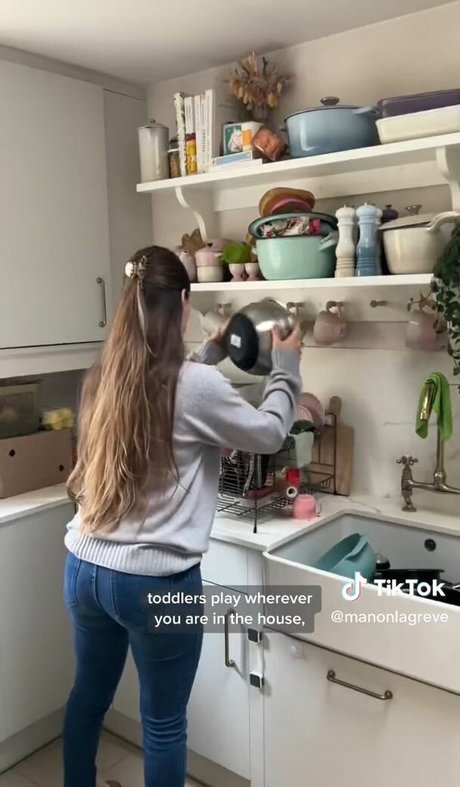 Manon Lagreve sexy model image