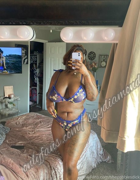 shegobblesdick model exclusive photos