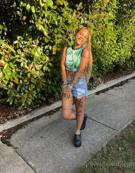 leahsade sex pornstar photos