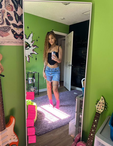 leahsade star erotic pic