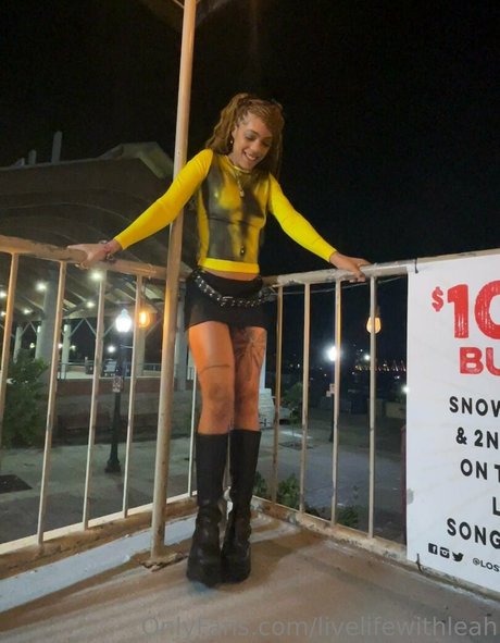 leahsade sexy star img