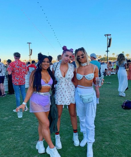 Violet Benson model exclusive photo