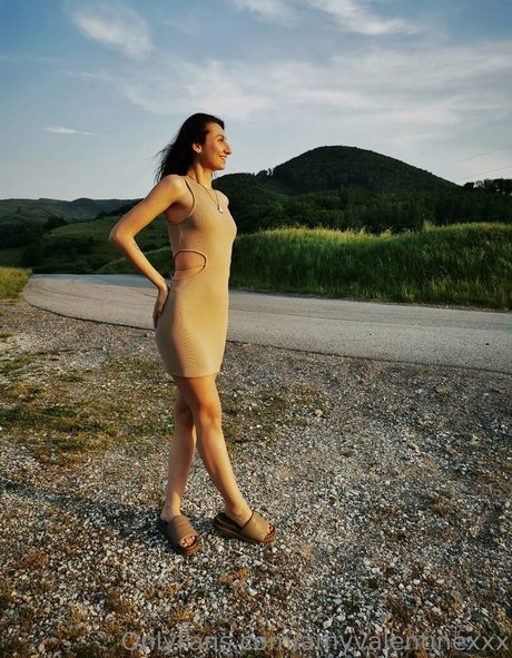 amyvalentinexxx naked model gallery