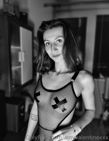 amyvalentinexxx nude pornstar images