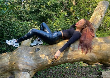 fitnessgirl98 high quality actress photos