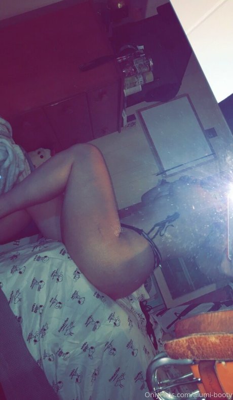 alumi booty model pretty picture