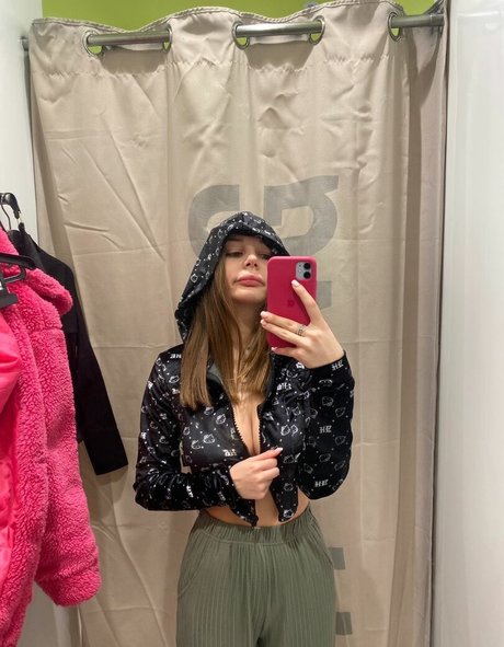 yaadashulya Quick model image