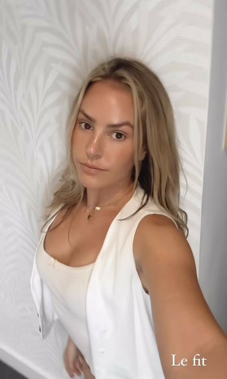 Mari Juliette naked pornstar image