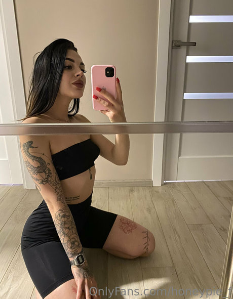 honeypie f naked pornstar pic