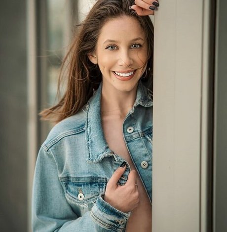 Emuna Zuzut porn actress photos