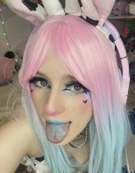 Puppiiemilk beautiful model img