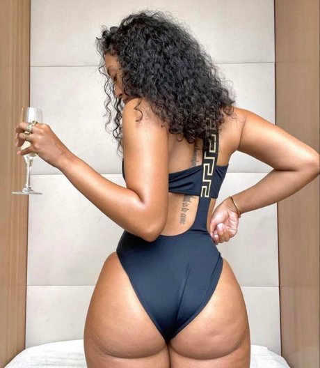 AishaaaMarie star exclusive photos