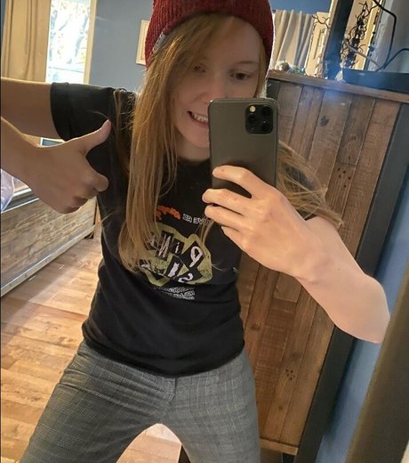 Amanda The Jedi star exclusive image