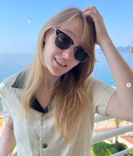 Amanda The Jedi star exclusive picture