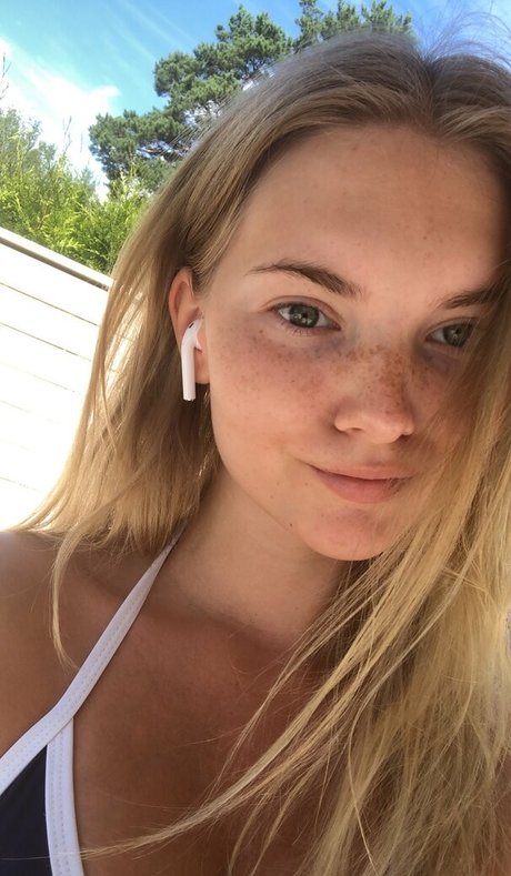 vanessaahlstrom star naked photos