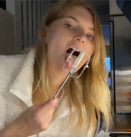 vanessaahlstrom model erotic picture