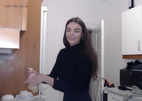 Notanyla art actress photo