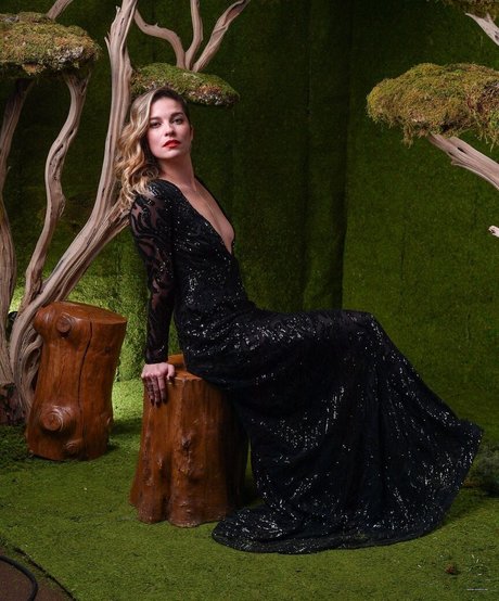 Annie Murphy star pretty image