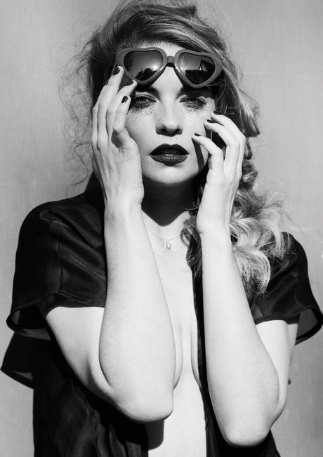 Annie Murphy pretty star image