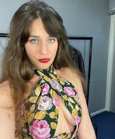 Lola Kirke star hot archive