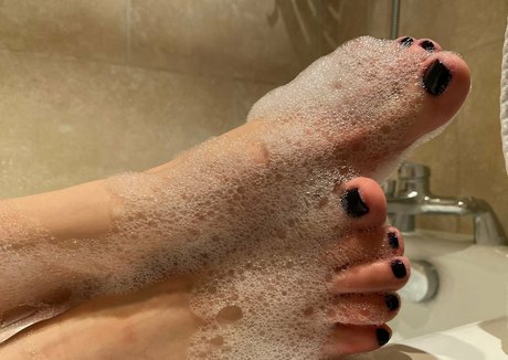 miskysour pretty model photo