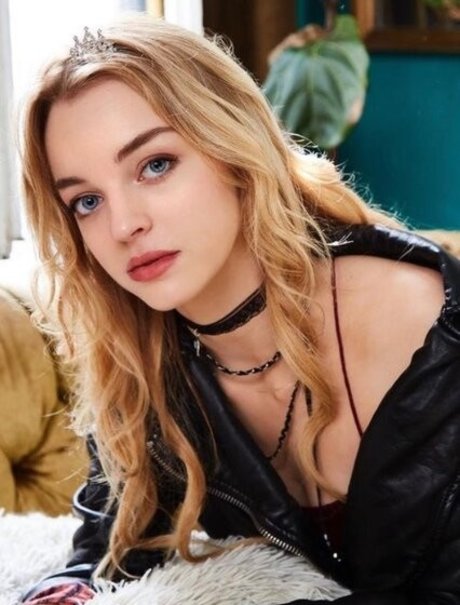 Olivia Rose Keegan model best picture