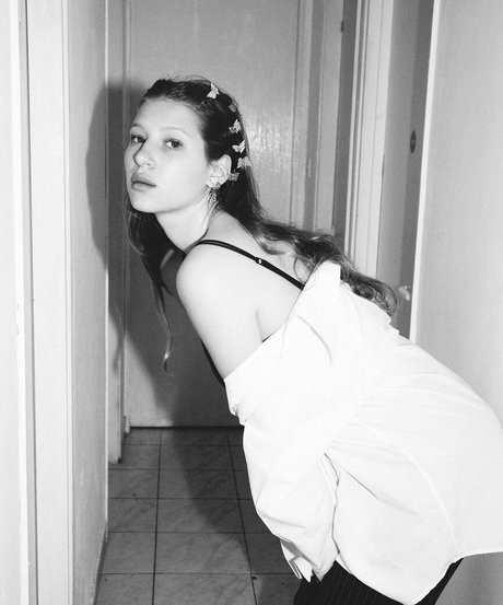 Roni Zouler pretty model images