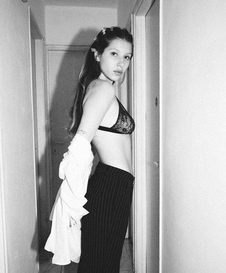 Roni Zouler star erotic pictures