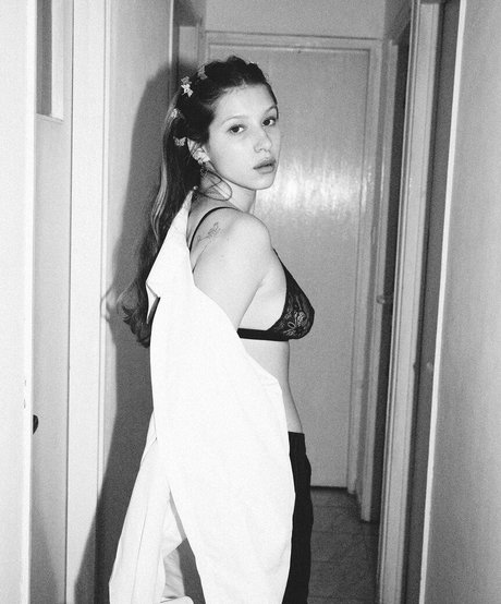 Roni Zouler exclusive actress picture