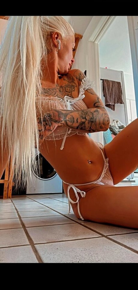 Mis spicy hot model image