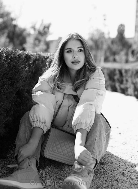 alexa sunny star high quality pic