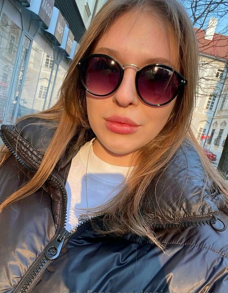 alexa sunny art model image