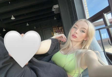 PlaywithAnny naked actress pic