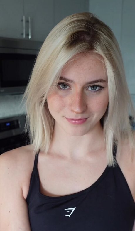 Annabel Lucinda exclusive model img