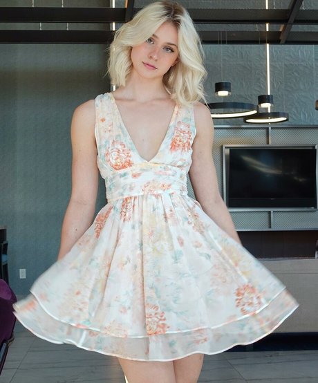 Annabel Lucinda pretty star galleries